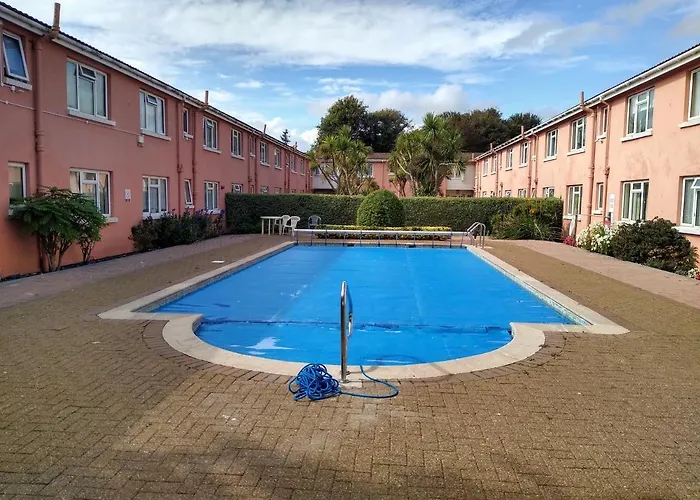45 New Esplanade Court