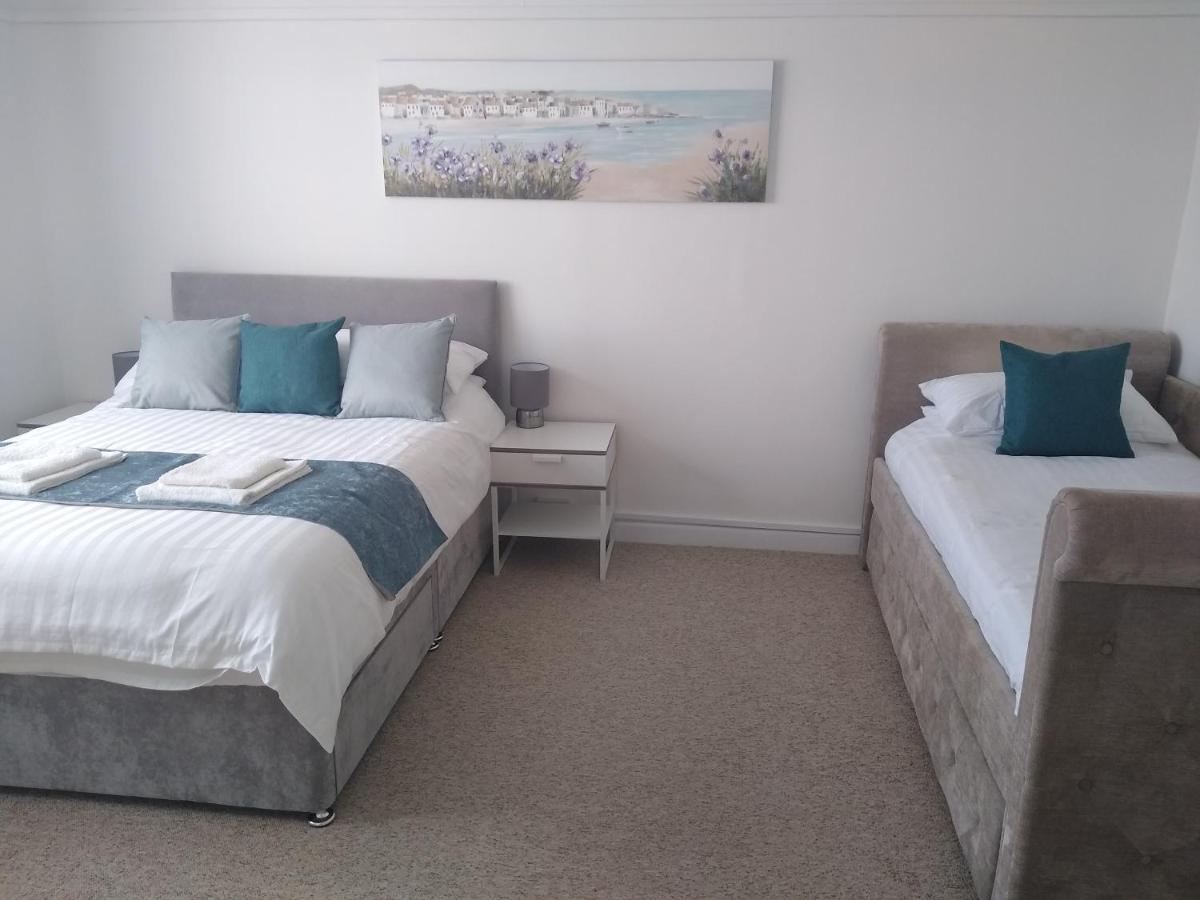 45 New Esplanade Court