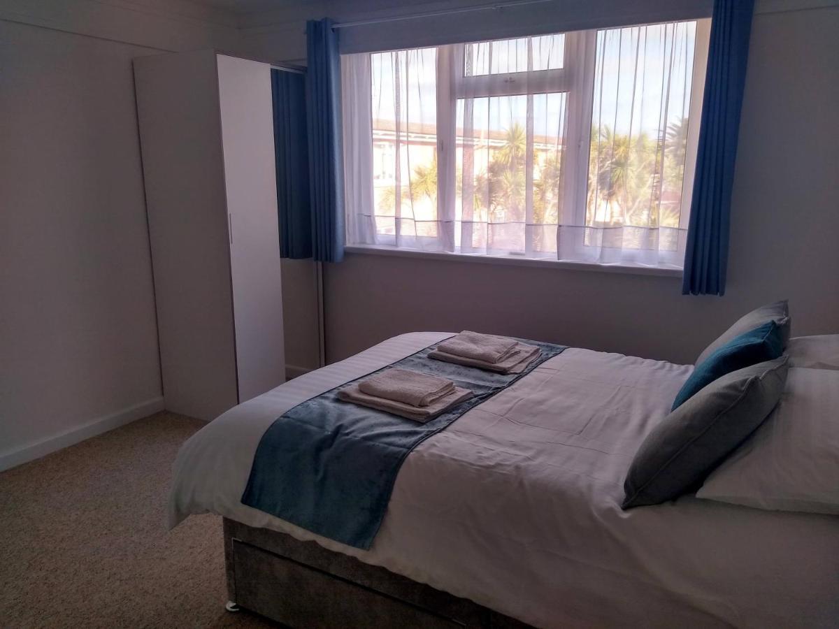 45 New Esplanade Court