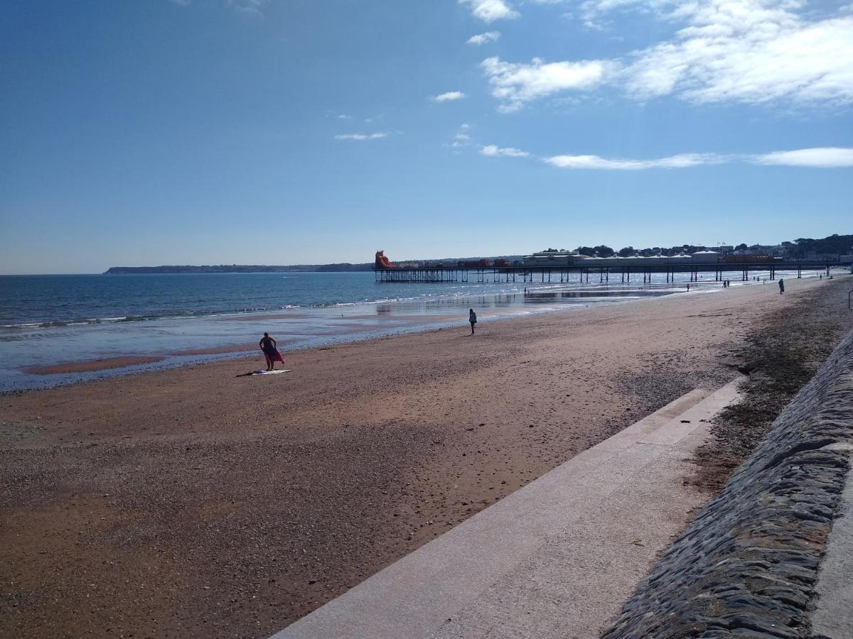 45 New Esplanade Court * Paignton
